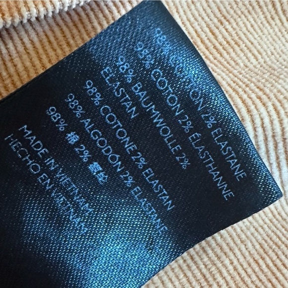 BDG Women's Light Brown Corduroy Cropped
Bomber Jacket SZ Small NWOT! - Picture 8 of 8